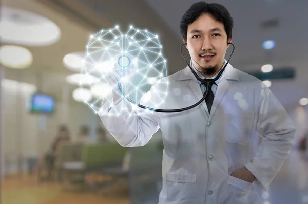 病院の背景 技術の概念と健康的な医師のぼやけている抽象的な写真で脳に聴診器装置を持っているアジア医師手 — ストック写真