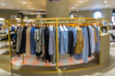 Giyim mağazasında Alışveriş Merkezi, alışveriş kavramı soyut bulanık fotoğraf