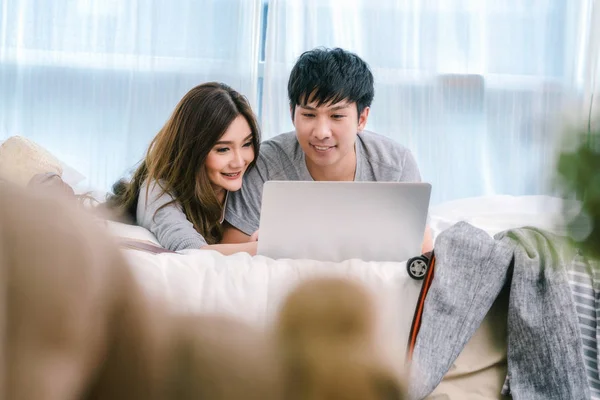 Nahaufnahme Glücklicher Asiatischer Liebhaber Oder Paar Mit Technologie Laptop Für — Stockfoto