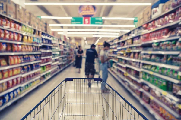Mağaza mağaza bokeh arka plan, iş süpermarket ve bulanık alışveriş ve arka plan kavramı arabası ile soyut bulanık fotoğraf