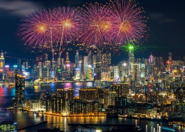 Havai fişek Festivali Hong Kong cityscape, hong Kong Victoria Harbour üstten görünüm, mutlu yeni yıl 2018 kavramı