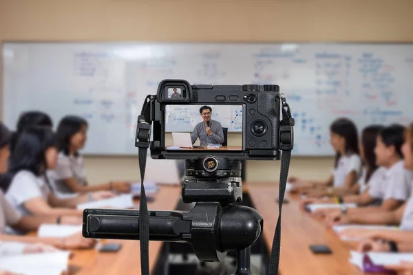 Câmera Digital Profissional Vídeo Gravação Tripé Professor Asiático Sala Aula — Fotografia de Stock