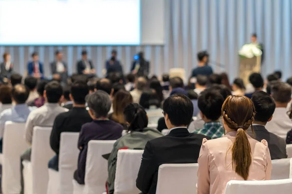 Bakifrån Publiken Konferens Hall Eller Seminarium Mötet Som Har Högtalare — Stockfoto