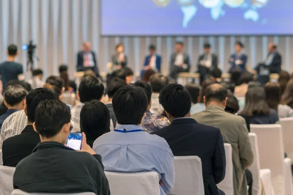 Rückansicht Des Publikums Konferenzsaal Oder Bei Seminarsitzungen Die Redner Auf — Stockfoto