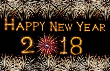 Mutlu yeni yıl 2018 üzerinde havai fişek koyu arka plan, kutlama ve tebrik kartları konsepti ile ışıltı havai fişek ile yazılı