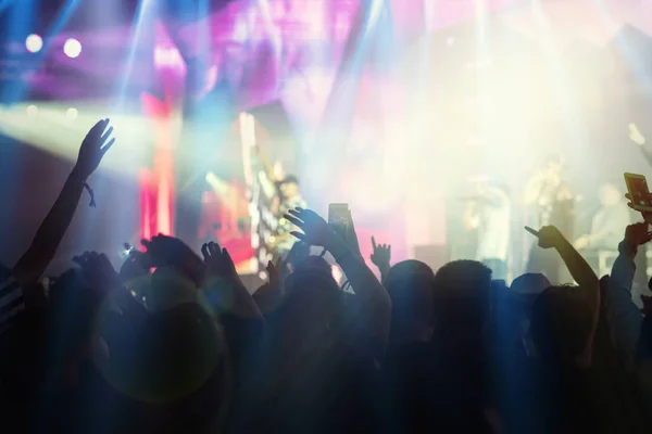 Konzert Publikum Silhouetten Des Musik Fanclubs Mit Show Hand Aktion — Stockfoto