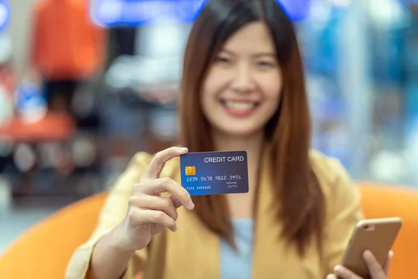 Closeup Asian Woman Hand Holding Credit Card Presenting Mobile Phone — Stock Photo, Image