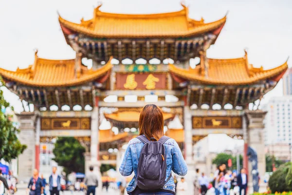 Back Side Asian Backpacker Woman Looking Sightseeing Travelling Jinbi Square — Stock Photo, Image