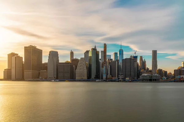 New York Cityscape Ile Brooklyn Köprüsü Arasında Akşam Vakti Usa — Stok fotoğraf