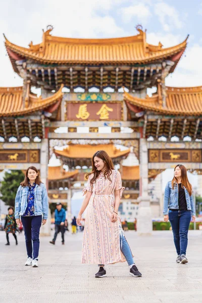 Portrait Three Asian Happiness Women Walking Sightseeing Together Travelling Jinbi — Photo