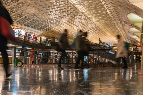 2019年3月 2019年3月21日 在华盛顿特区地铁联合车站行走的无法辨认的行人 华盛顿联合车站是一个主要火车站 — 图库照片