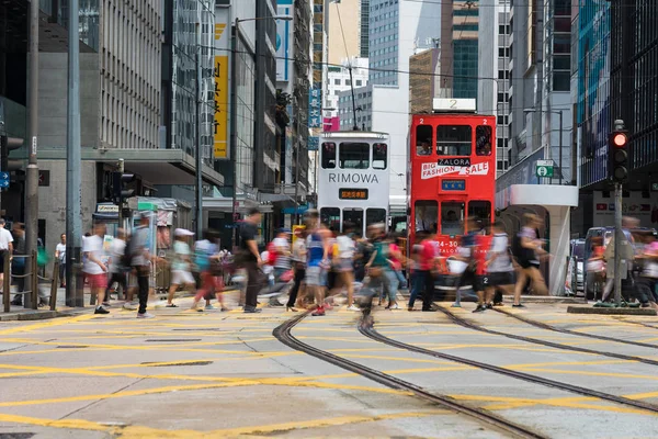 Hong Kong Hongkong Lipiec 2019 Tłum Ruchu Drogowego Tramwaju Nierozpoznawalnych — Zdjęcie stockowe