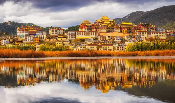 Scena Panoramica Del Tempio Songzanlin Monastero Buddista Tibetano Nella Città — Foto Stock