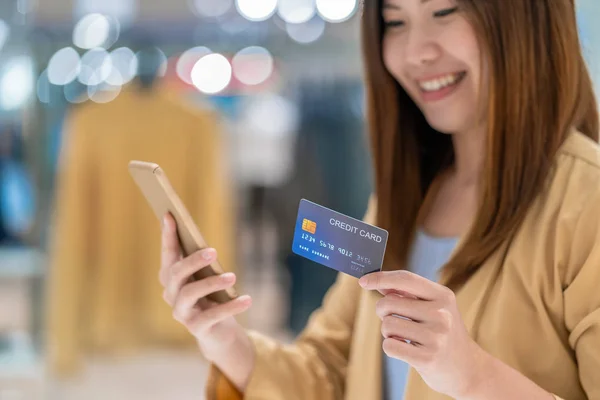 Closeup Asian Woman Using Credit Card Mobile Online Shopping Department — Stock Photo, Image