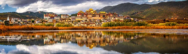 Scena Panoramica Del Tempio Songzanlin Monastero Buddista Tibetano Nella Città — Foto Stock