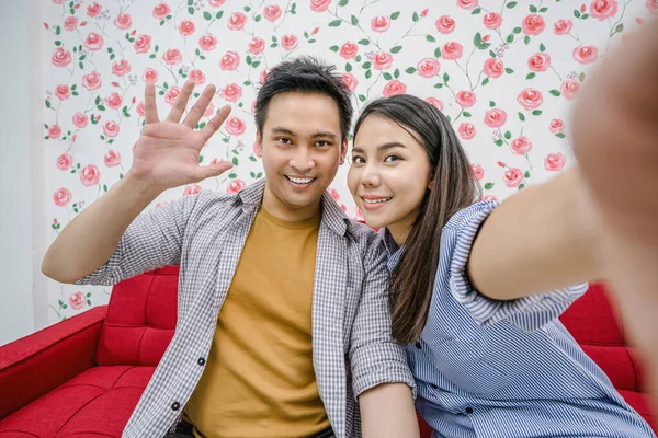 Asian Vlogger Pasangan Menikah Mengambil Video Dan Streaming Langsung Untuk — Stok Foto
