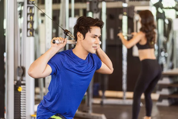운동복을 아시아 경기장 스포츠 스포츠 에서바와 운동을 — 스톡 사진