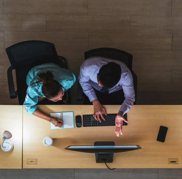 Vista Superior Del Servicio Atención Cliente Masculino Asiático Que Trabaja — Foto de Stock