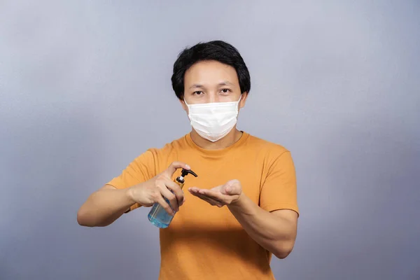 Asian Man Wearing Face Surgical Mask Presenting Using Alcohol Gel — Stock Photo, Image