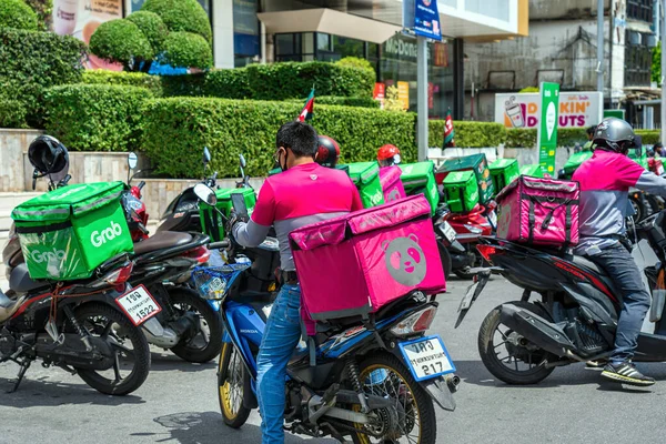 Bangkok Thailand April 2020 Grab Food Bikers Виїжджають Мотоциклі Пункту — стокове фото