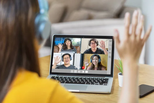 Bakifrån Asiatiska Affärskvinna Säga Hej Med Teamwork Kollega Videokonferens När — Stockfoto