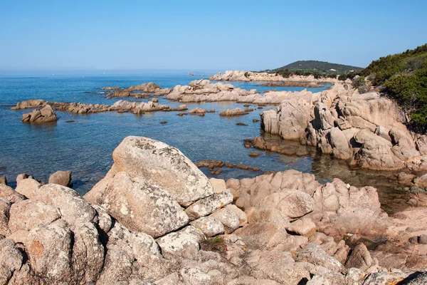 Córsega Ocidental paisagem costeira selvagem com pedras — Fotografia de Stock