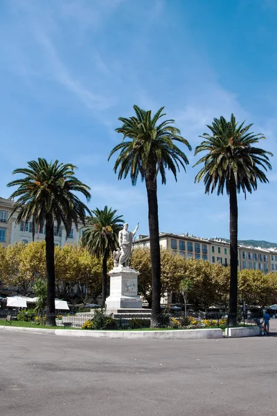 Uma estátua de Napoleão (como imperador romano) na praça São Nicolau em Bastia, Córsega — Fotografia de Stock