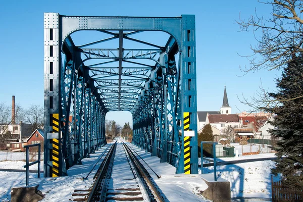Spoorbrug in Litovel in koude winterdag — Stockfoto