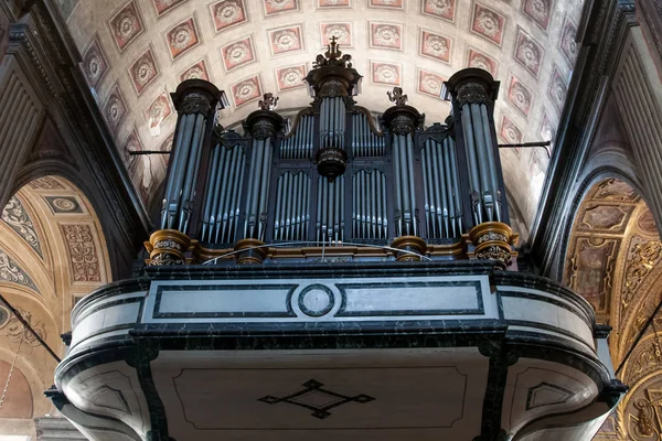 Orgeln i kyrkan i Sartene, Corsica — Stockfoto