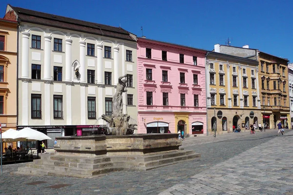 Neptunus fontän på nedre torget i Olomouc — Stockfoto