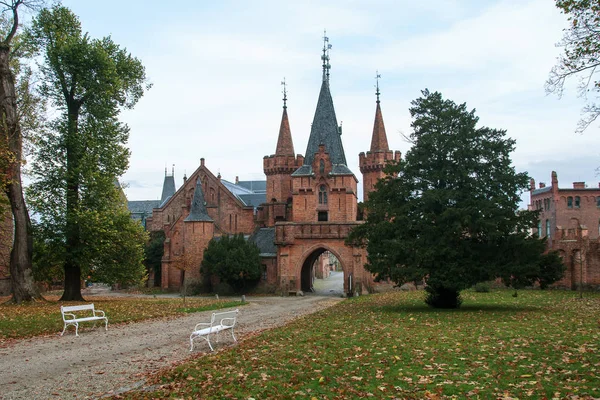 Red Castle in Hradec nad Moravici, Czech Republic — Stockfoto