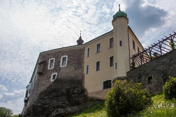 捷克西波西米亚的Zbiroh城堡 从护城河看城堡 — 图库照片