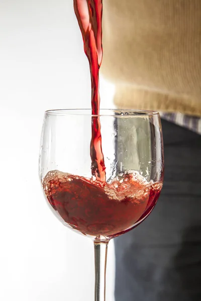 Pouring wine — Stock Photo, Image