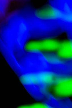 Mavi Arkaplanda Yeşil Nesneler Fotoğrafı