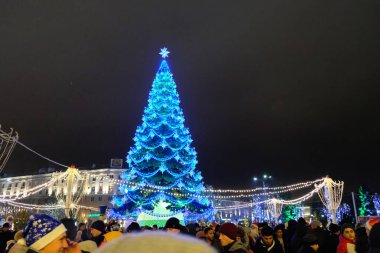 Güzel süslemeli Noel ağacı