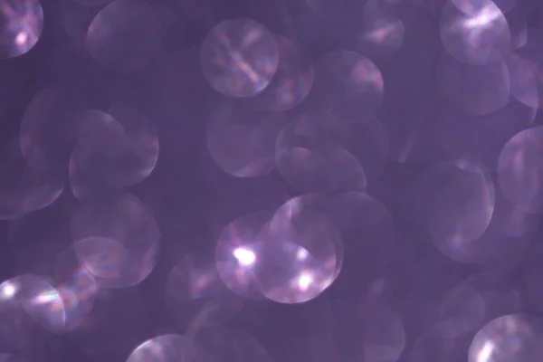 leylak bokeh arka plan parıldıyor.