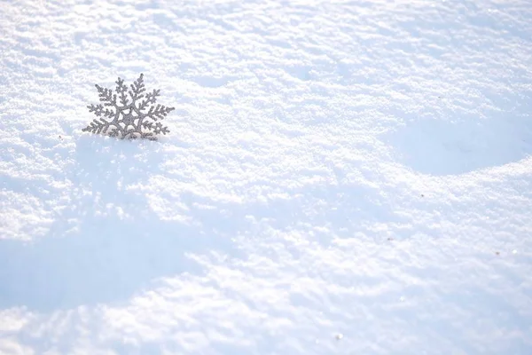 Fiocco di neve di Natale sulla neve . — Foto Stock