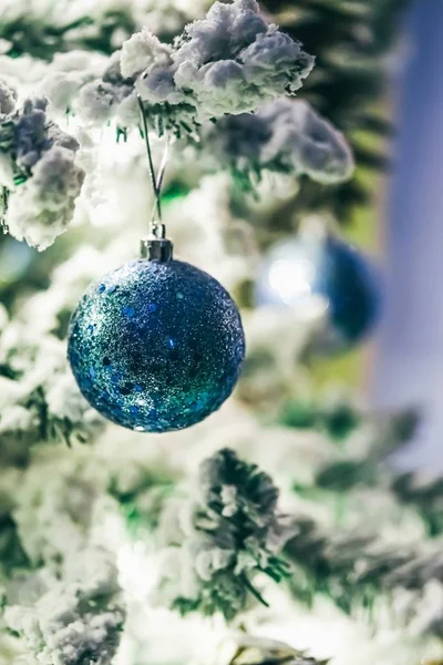 Рождественский синий и белый фон. — стоковое фото