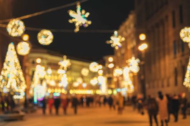 Noel sokağının bulanık arka planı.