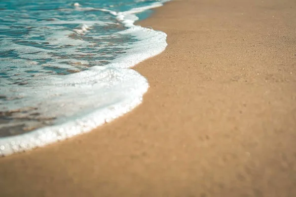 Wave on the sandy beach — Stock Photo, Image