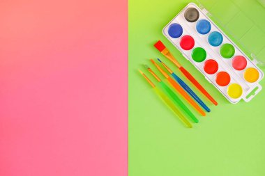 Fırçayla boyanmış suluboya resimler