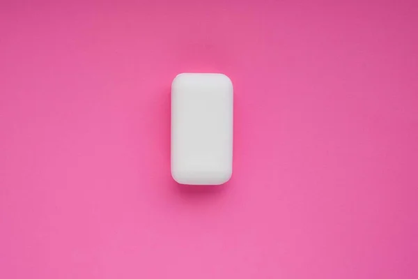 Białe mydło na różowo — Zdjęcie stockowe