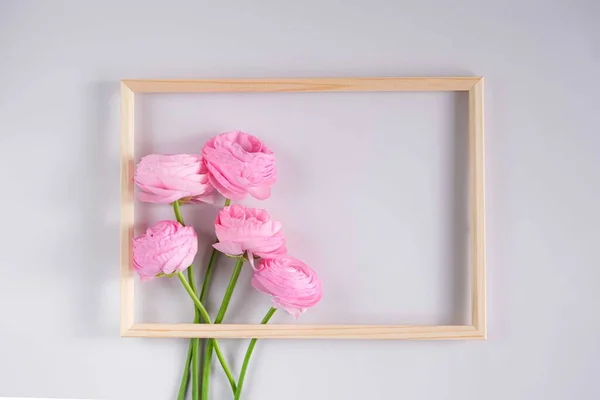 Pembe çiçek ve çerçeve.