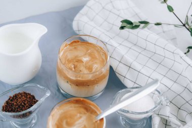 Kremalı Dalgona kahvesi.