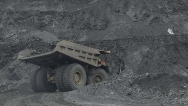 Camión Volquete Transporta Mineral Cantera — Vídeo de stock