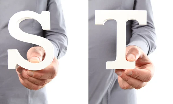Manos que sostienen la letra S y T del alfabeto aisladas en una b blanca — Foto de Stock