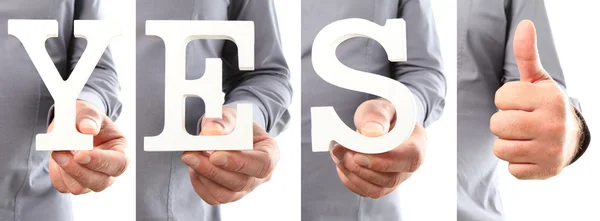 Händer som håller bokstaven text Ja ordet och tummen — Stockfoto