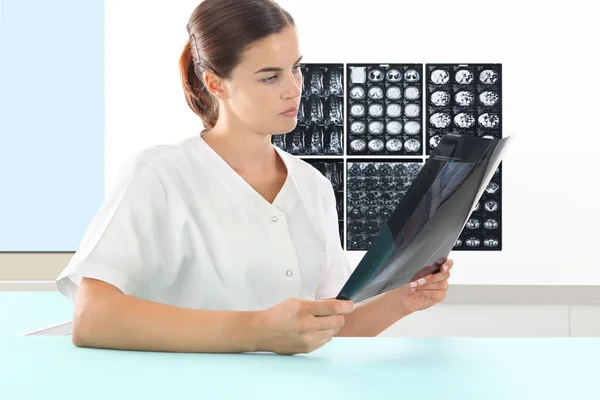 Radiologist woman checking xray, healthcare, medical and radiolo — Stock Photo, Image