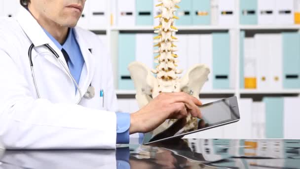 Doktor x ray, lékařské kontroly a koncepce radiologie — Stock video