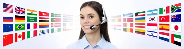 Contattaci, operatore del servizio clienti donna con auricolare sorridente — Foto Stock